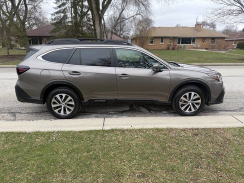 Used 2022 Subaru Outback Premium image 6