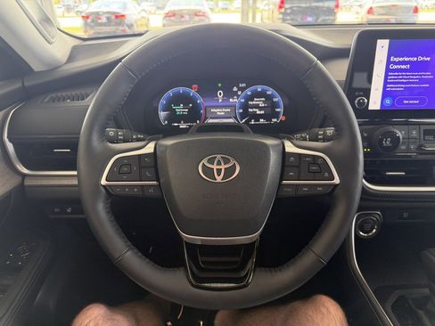 Used 2025 Toyota Grand Highlander AWD image 9