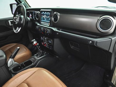Used 2020 Jeep Gladiator Rubicon AWD/4WD image 34
