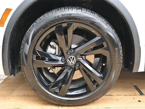 Used 2024 Volkswagen Tiguan SE R-Line AWD/4WD image 12