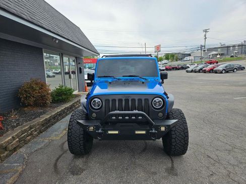 Used 2014 Jeep Wrangler Unlimited Sahara image 3