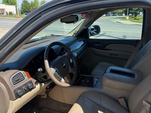 Used 2009 Chevrolet Suburban LTZ AWD/4WD image 11