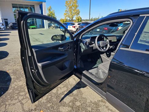 New 2025 Chevrolet Blazer EV LT w/ Midnight/Sport Edition image 17