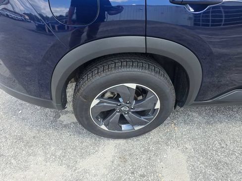 Used 2025 Nissan Rogue SV FWD image 8