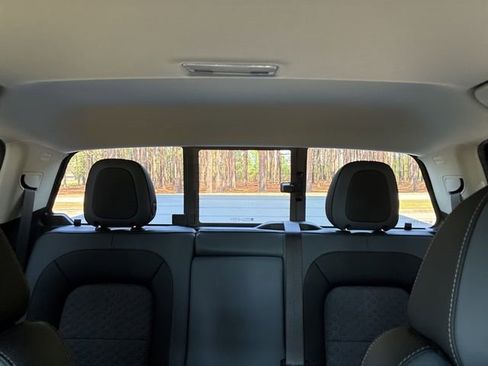 Used 2022 Chevrolet Colorado Z71 AWD/4WD image 32