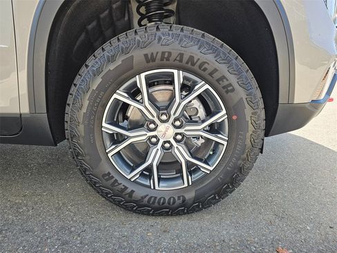 New 2026 GMC Acadia AT4 image 9