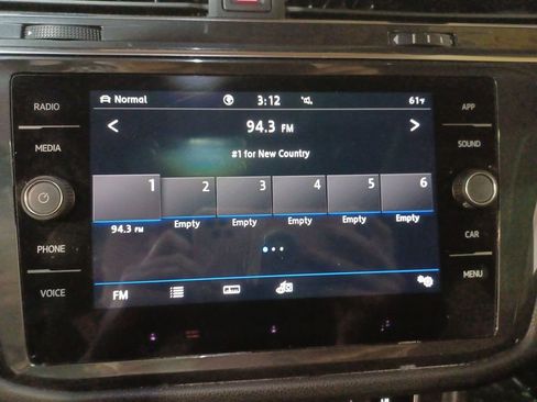 Used 2020 Volkswagen Tiguan SE w/ Panoramic Sunroof Package image 12