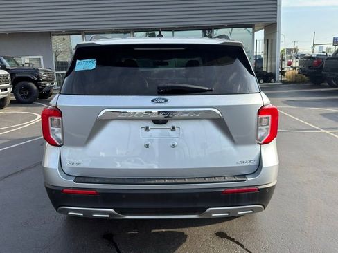 Used 2022 Ford Explorer XLT w/ Equipment Group 202A AWD/4WD image 4