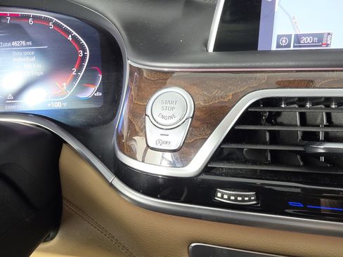 Used 2021 BMW 740i w/ M Sport Package RWD image 17