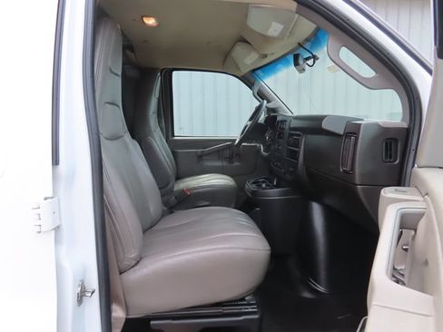 Used 2023 GMC Savana 2500 w/ Driver Convenience Package RWD image 21