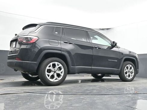 Used 2025 Jeep Compass Latitude image 29