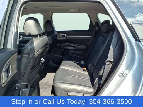 Used 2023 Kia Sorento S w/ Panoramic Sunroof Package AWD/4WD image 12