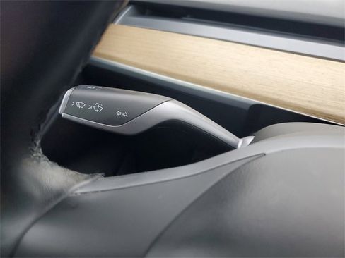 Used 2018 Tesla Model 3 image 13