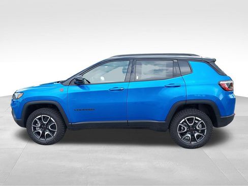 New 2026 Jeep Compass Trailhawk w/ Sun, Sound & Navigation Group AWD/4WD image 2