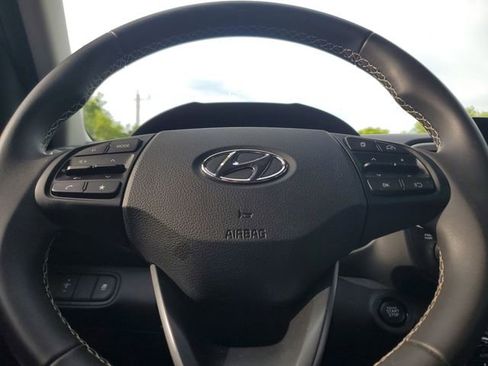 Certified 2025 Hyundai Venue Limited FWD image 13