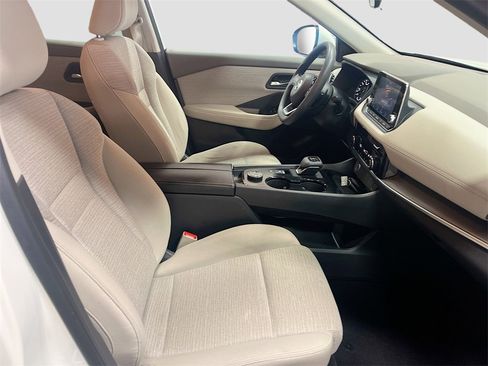 Used 2021 Nissan Rogue SV image 26