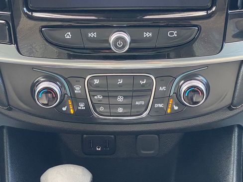 Used 2021 Chevrolet Traverse LT FWD image 24