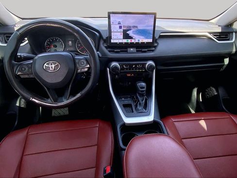 Used 2020 Toyota RAV4 LE FWD image 16