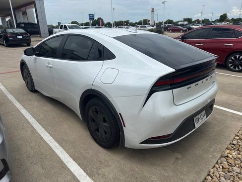 Used 2024 Toyota Prius LE FWD image 4