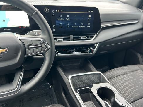 Used 2025 Chevrolet Equinox LT image 16