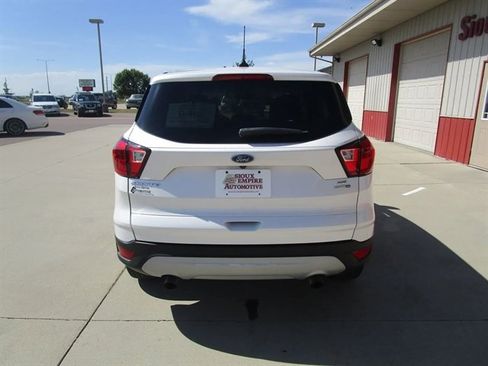 Used 2019 Ford Escape SE image 8