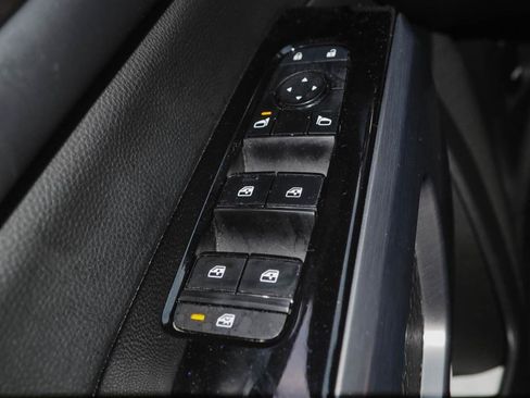 Used 2023 Nissan Pathfinder SL AWD/4WD image 29