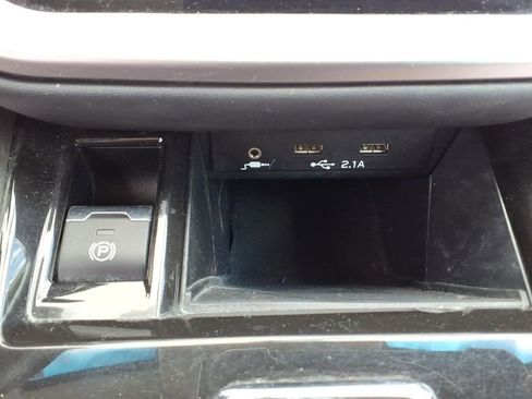 Used 2022 Subaru Legacy Premium AWD/4WD image 26