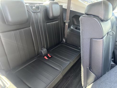 Used 2024 Volkswagen Tiguan SE image 54