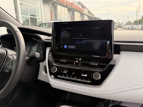 Used 2025 Toyota Corolla SE FWD image 19
