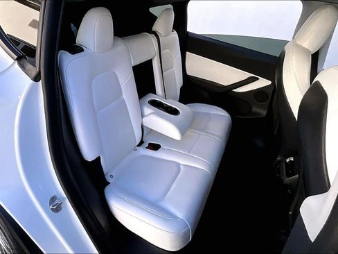 Used 2021 Tesla Model Y Long Range image 18