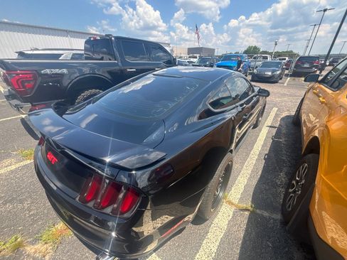 Used 2017 Ford Mustang GT RWD image 9