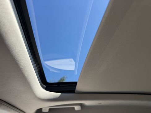 Used 2023 Lincoln Nautilus Reserve w/ Equipment Group 202A image 19