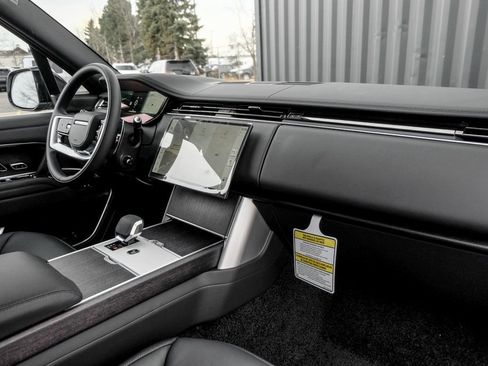 New 2025 Land Rover Range Rover SE image 22