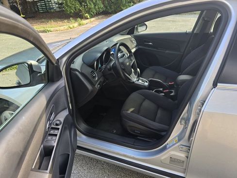 Used 2013 Chevrolet Cruze LT image 10