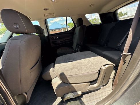 Used 2020 Chevrolet Traverse LT FWD image 11
