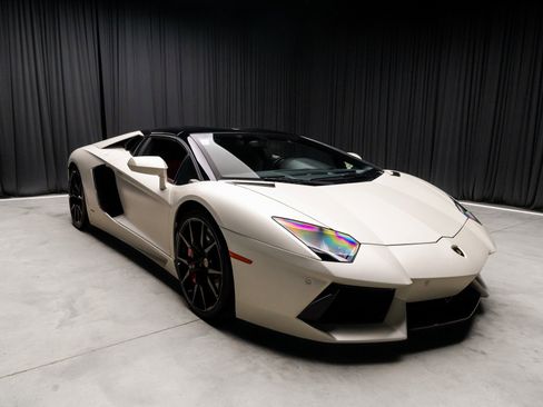 Used 2015 Lamborghini Aventador LP 700-4 image 11