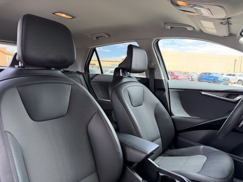 Used 2023 Kia Niro EX w/ EX Cold Weather Package FWD image 40