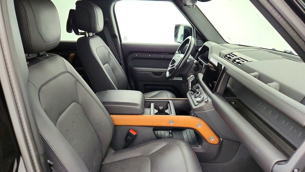 Used 2023 Land Rover Defender 110 X AWD/4WD image 27