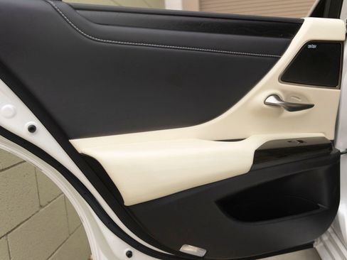 Used 2022 Lexus ES 350 w/ Accessory Package 2 FWD image 18