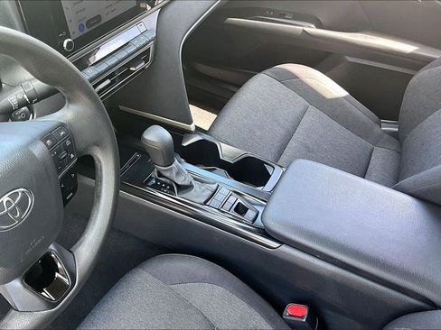 Used 2025 Toyota Camry SE image 18