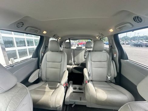 Used 2020 Toyota Sienna XLE FWD image 9