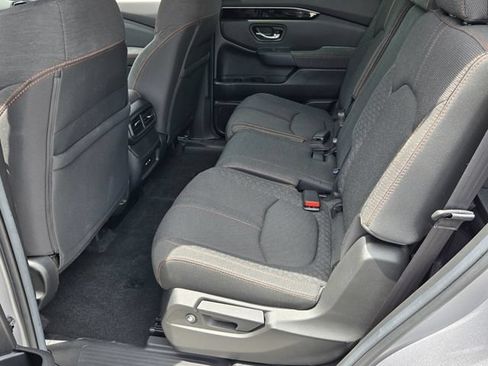 Used 2025 Honda Pilot Sport image 11
