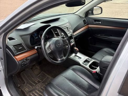 Used 2013 Subaru Outback 3.6R Limited w/ Moonroof Pkg AWD/4WD image 9