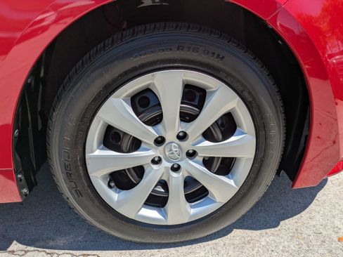 Used 2020 Toyota Corolla LE FWD image 10
