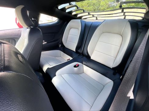 Used 2017 Ford Mustang GT Premium RWD image 21