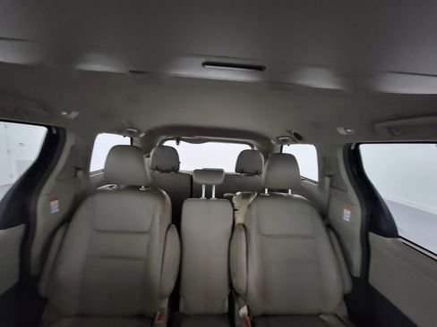 Used 2015 Toyota Sienna XLE Premium image 13