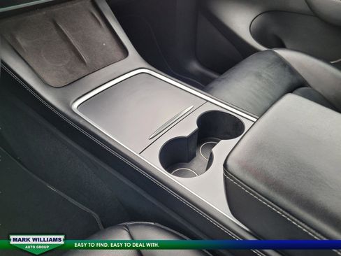 Used 2022 Tesla Model Y Long Range image 19