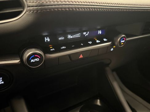 Used 2024 MAZDA MAZDA3 s image 13