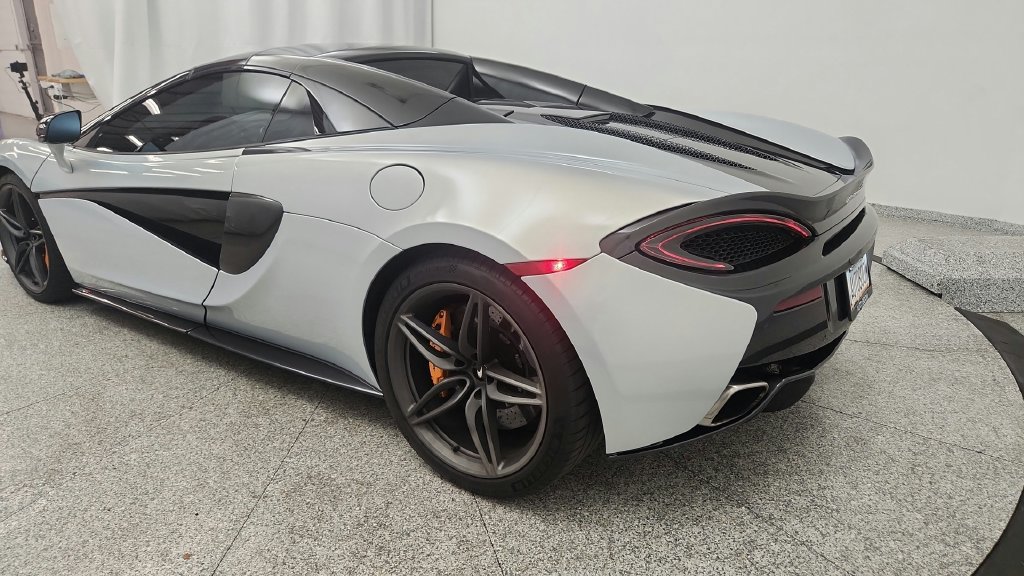 Used 2019 McLaren 570S Spider RWD image 19
