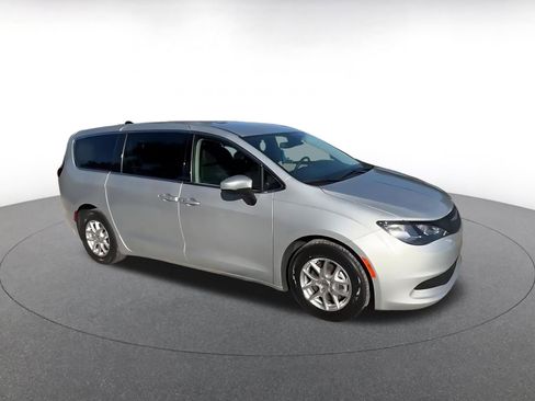 Used 2023 Chrysler Voyager LX image 2
